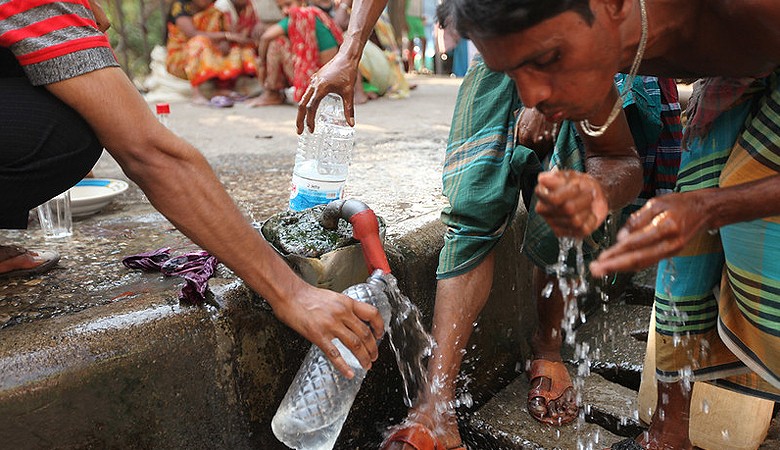 People use water from a road side water tap in Dhaka, Bangladesh.