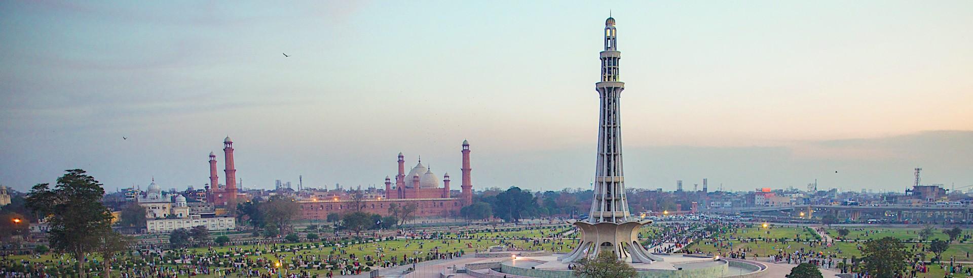 The Minar-e-Pakistan monument